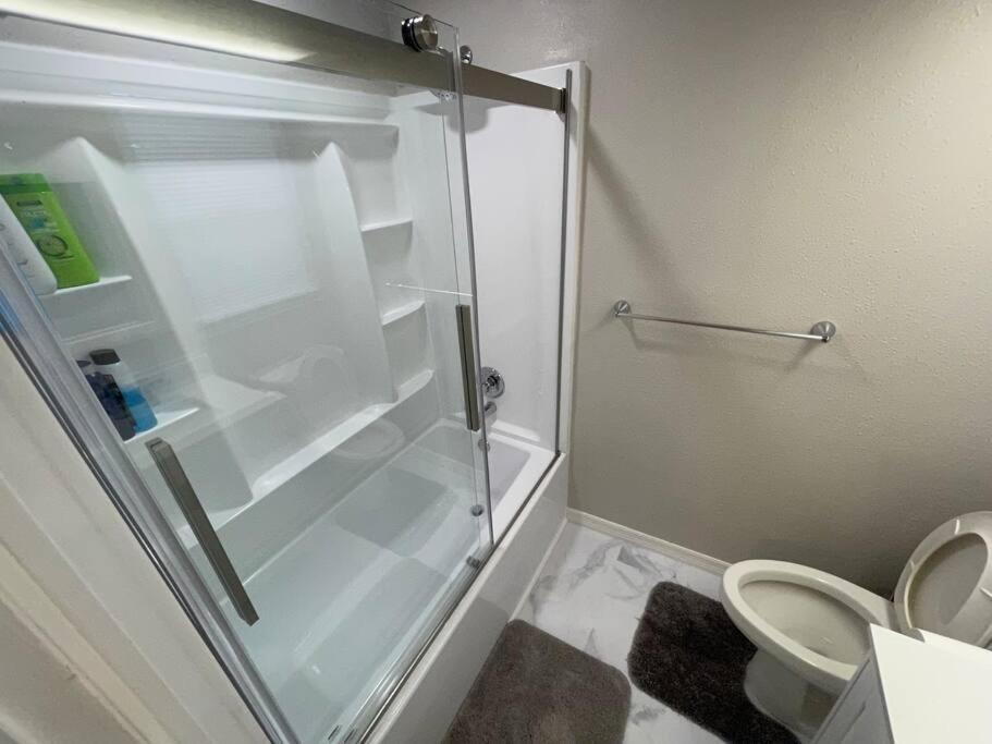 Lakeside Retreat - 3 Bedroom, 2 Bathroom House By The Lake 레이크랜드 외부 사진